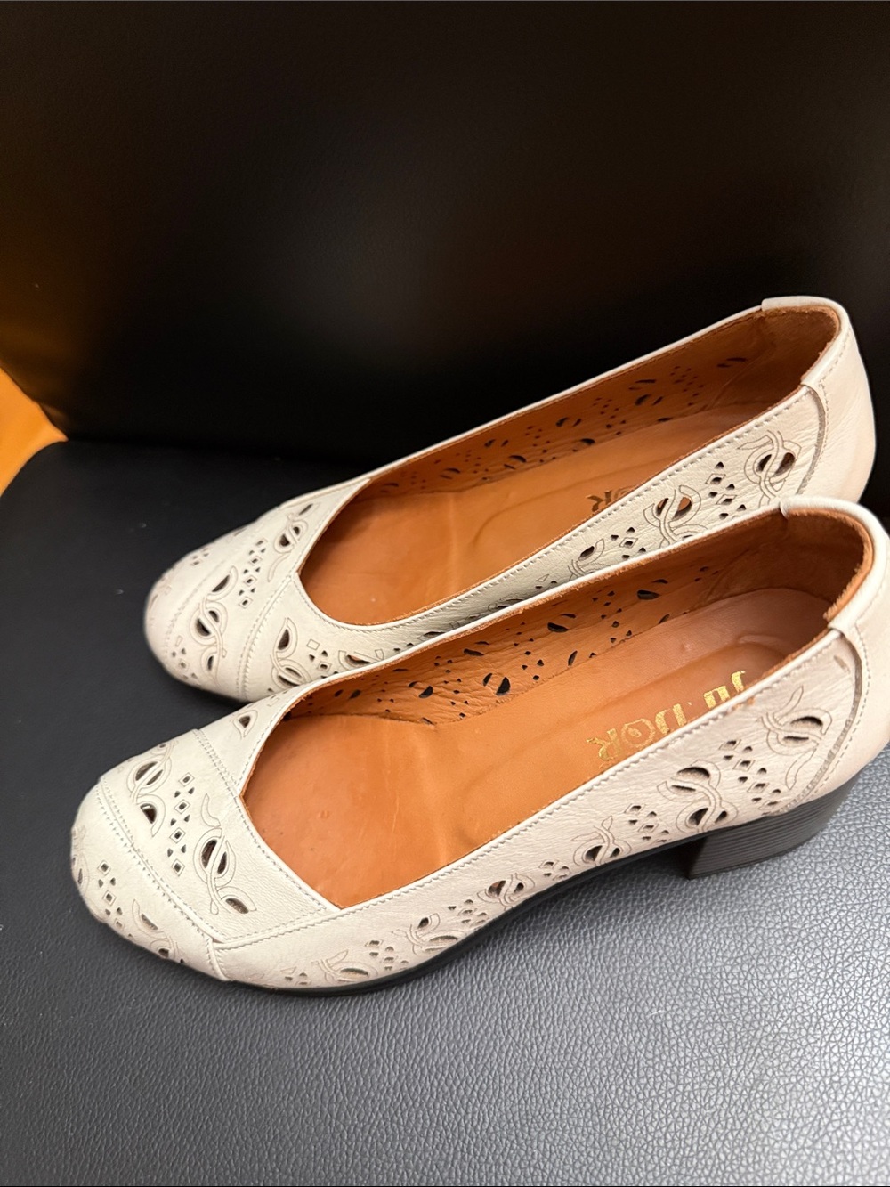 Women’s leather perforated shoes